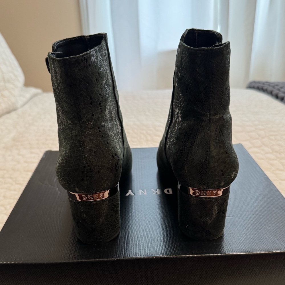 Dkny Crosbi-Ankle Boot Two Tone Python - image 6